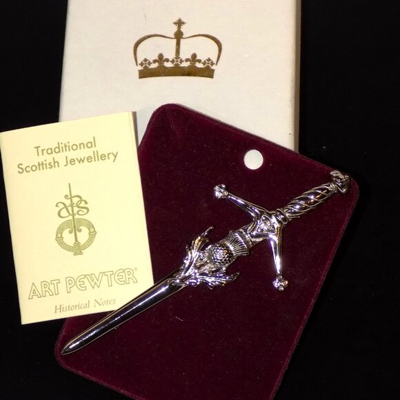 New Art Pewter Silver Ltd Authentic Scottish Claidhmhor Kilt Pin Box & COA - Picture 6 of 7